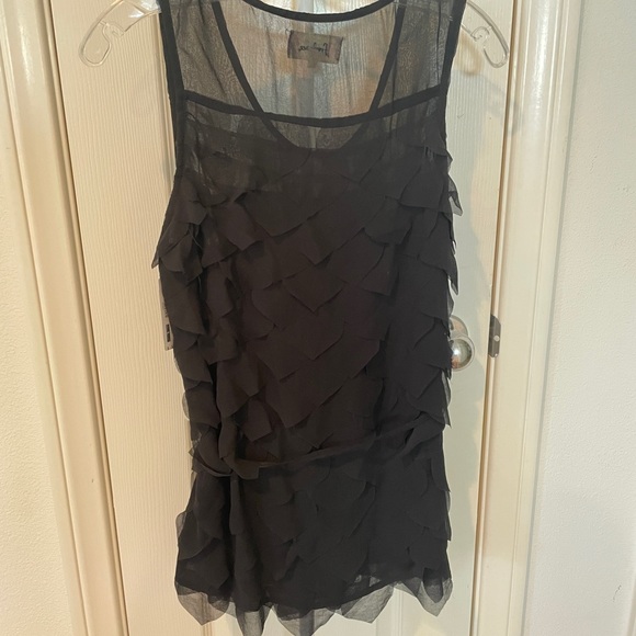 NWT - Scalloped leaf overlay sheer black sleeveless top. Size: Large - Picture 3 of 3